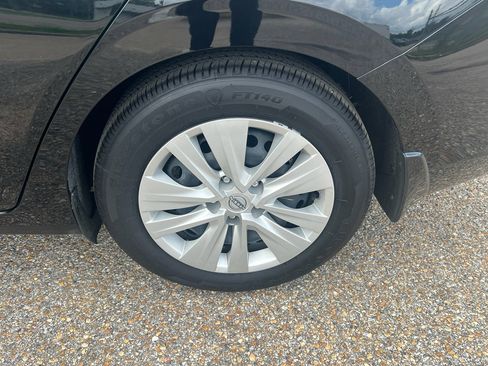 Used 2025 Nissan Sentra S FWD image 11