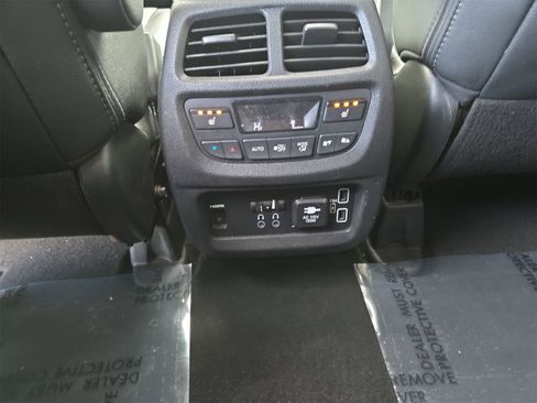 Used 2019 Honda Pilot Touring image 18