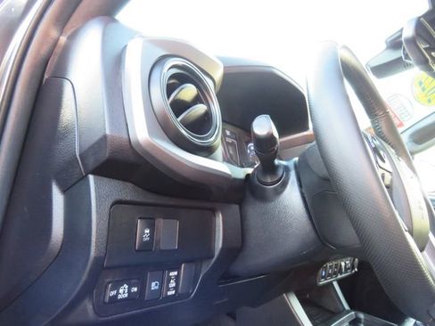 Certified 2022 Toyota Tacoma TRD Off-Road w/ Technology Package image 38