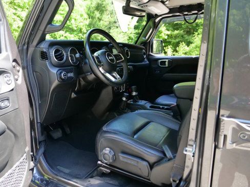 Used 2022 Jeep Gladiator Overland w/ Popular Equipment Package AWD/4WD image 20