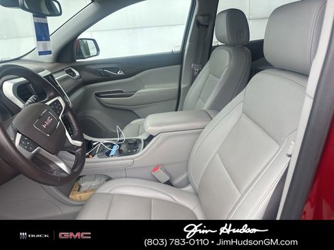 Used 2023 GMC Acadia SLT FWD image 4
