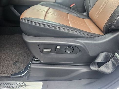 Used 2025 Chevrolet Silverado 2500 High Country w/ High Country Premium Package image 22