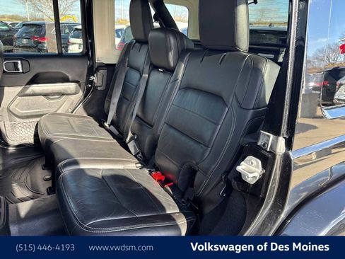 Used 2018 Jeep Wrangler Unlimited Sahara image 12