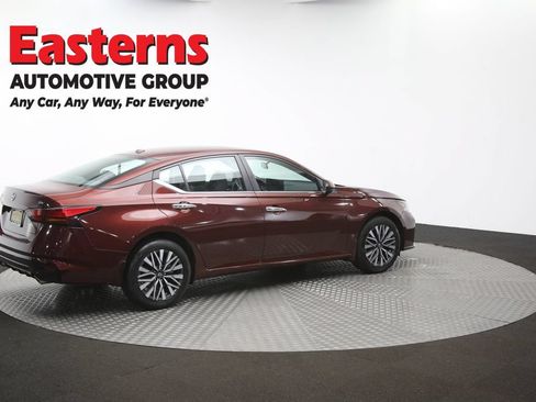 Used 2024 Nissan Altima 2.5 SV w/ SV Premium Package AWD/4WD image 39