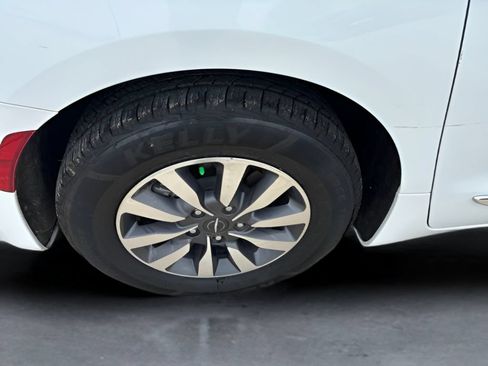Used 2023 Chrysler Pacifica Limited FWD image 32