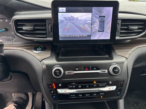 Used 2020 Ford Explorer Limited w/ Class III Trailer Tow Package AWD/4WD image 14