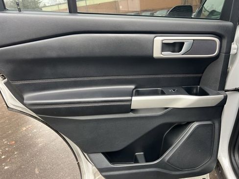 Used 2021 Ford Explorer XLT w/ Equipment Group 202A image 17