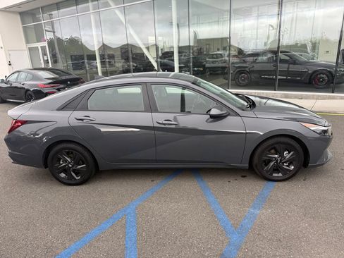 Used 2022 Hyundai Elantra SEL FWD image 9