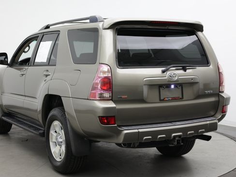 Used 2005 Toyota 4Runner SR5 RWD image 4