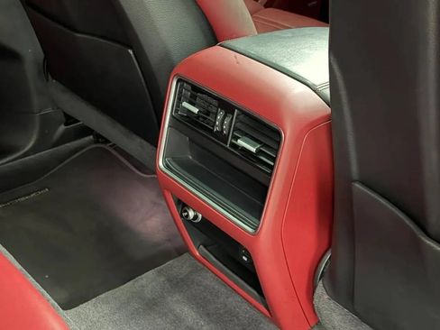 Used 2019 Porsche Cayenne AWD/4WD image 36
