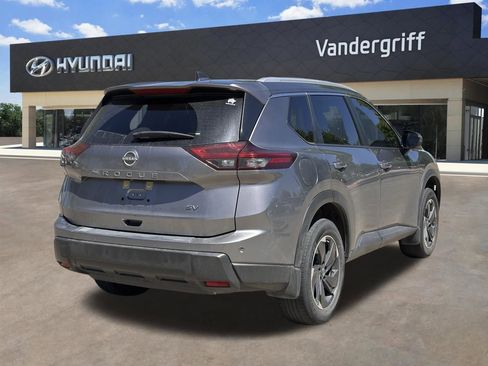 Used 2024 Nissan Rogue SV w/ SV Premium Package image 12