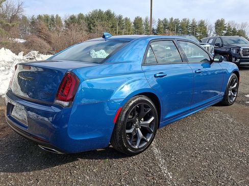 Used 2022 Chrysler 300 Touring L w/ Popular Equipment Group image 6