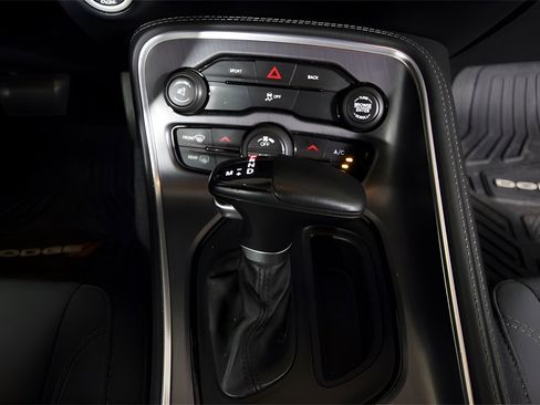 Used 2016 Dodge Challenger SXT image 23