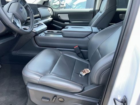 Used 2025 Ford Expedition Active AWD/4WD image 7