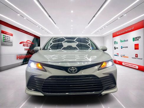 Used 2022 Toyota Camry LE image 3