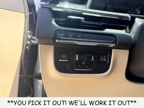 Used 2024 Cadillac Escalade ESV Premium Luxury RWD image 15