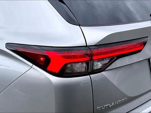 Used 2024 Mitsubishi Outlander SE AWD/4WD image 29