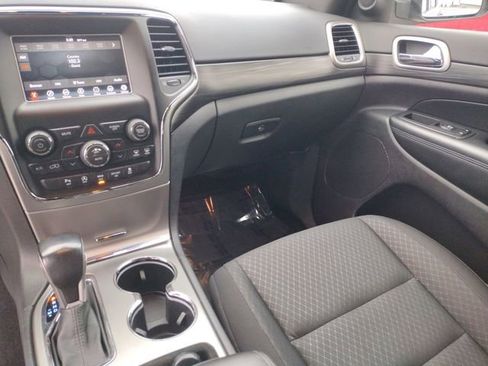 Used 2020 Jeep Grand Cherokee Laredo image 29