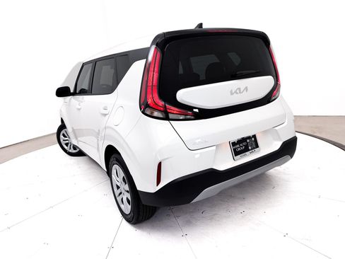 Used 2025 Kia Soul LX FWD image 6