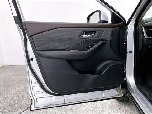 Used 2021 Nissan Rogue SV FWD image 22