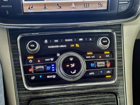 Used 2018 Lincoln Continental Black Label AWD/4WD image 24