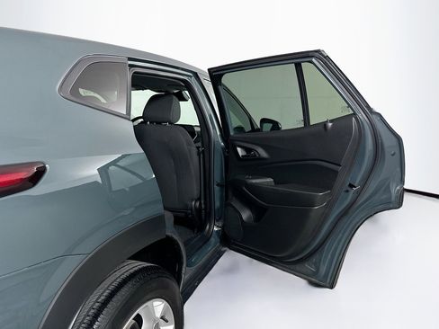 Used 2025 Chevrolet Trax LS w/ LS Convenience Package image 29