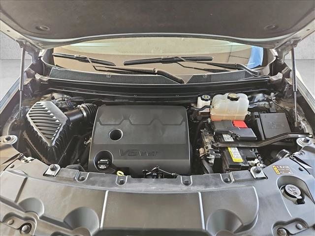 Used 2023 Chevrolet Traverse LT FWD image 23