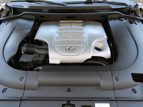 Used 2013 Lexus LX 570 4WD w/ Luxury Pkg w/Pre-crash image 50