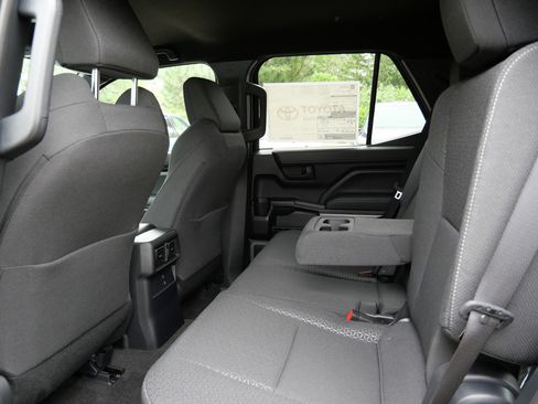 New 2026 Toyota 4Runner SR5 AWD/4WD image 8