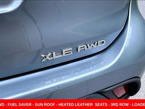 Used 2021 Toyota Highlander XLE AWD/4WD image 23