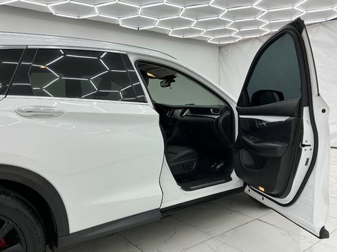 Used 2019 INFINITI QX50 Luxe FWD image 17