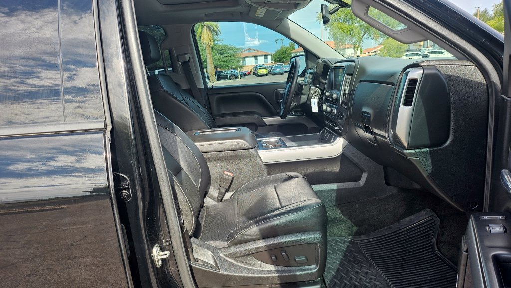 Used 2018 Chevrolet Silverado 1500 LTZ Z71 w/ LTZ Plus Package AWD/4WD image 19