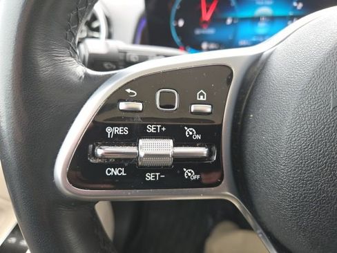 Used 2023 Mercedes-Benz GLB 250 4MATIC image 4