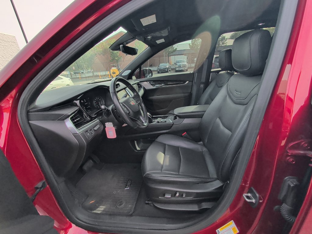 Used 2024 Cadillac XT6 Premium Luxury w/ Technology Package AWD/4WD image 9