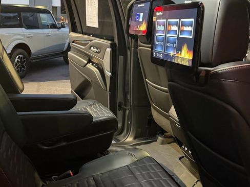 Used 2024 Cadillac Escalade ESV Premium Luxury Platinum w/ Heavy-Duty Trailer Package image 17