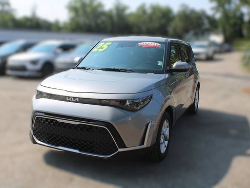 Certified 2025 Kia Soul LX w/ LX Technology Package FWD image 15