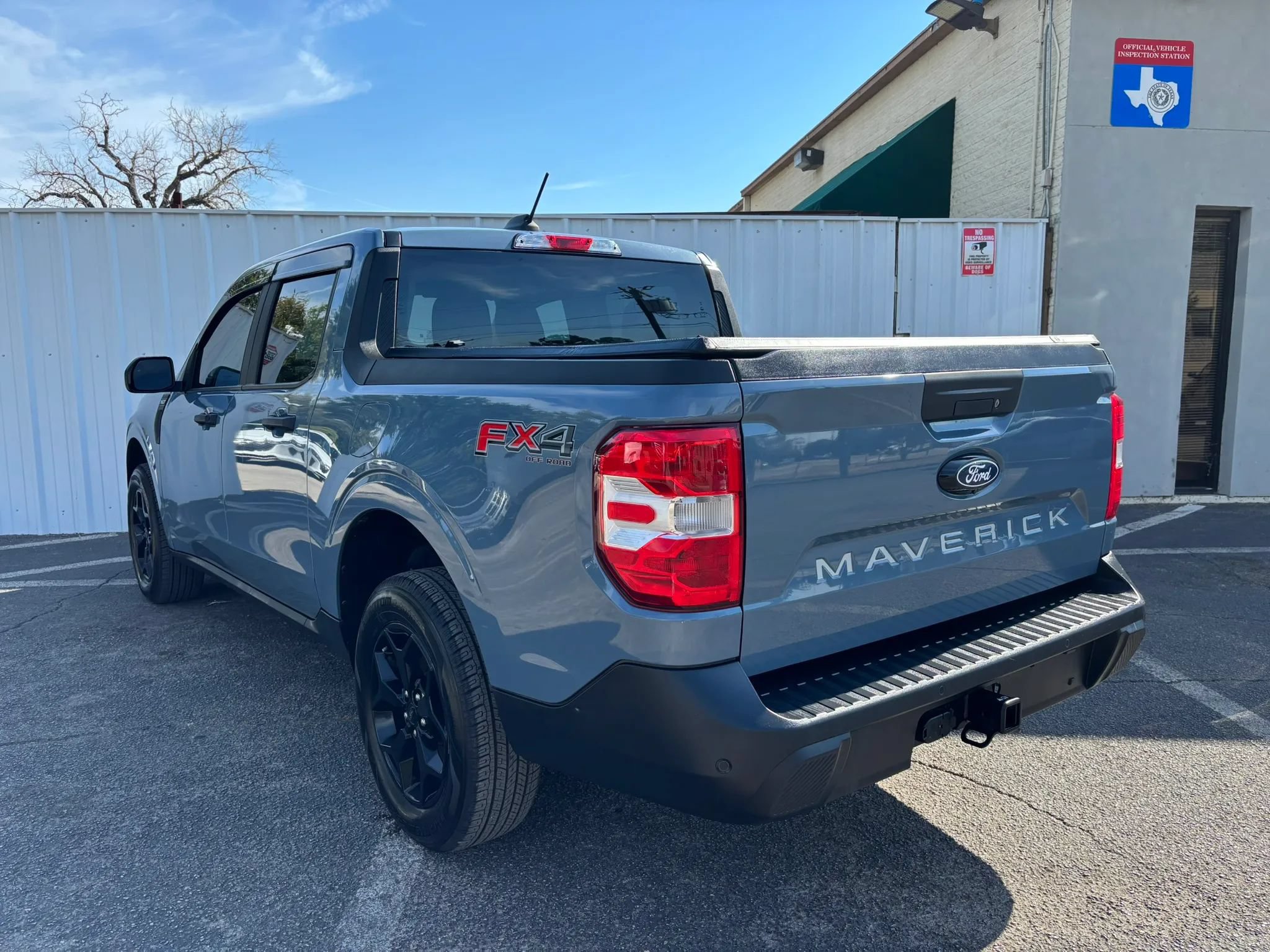Used 2025 Ford Maverick XLT w/ XLT Luxury Package AWD/4WD image 3