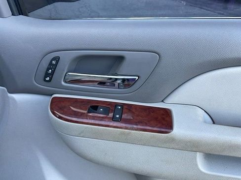 Used 2011 Chevrolet Avalanche LTZ AWD/4WD image 16