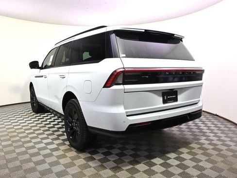 New 2026 Lincoln Navigator Reserve w/ Jet Appearance Package image 4