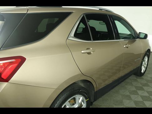 Used 2018 Chevrolet Equinox LT AWD/4WD image 19