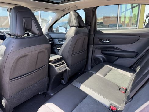 Used 2025 Nissan Ariya FWD image 35