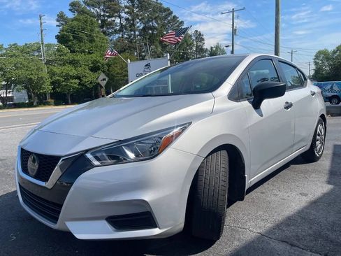 Used 2020 Nissan Versa S FWD image 3