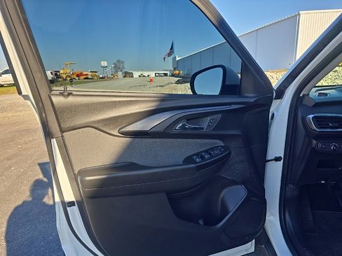 Used 2023 Chevrolet TrailBlazer LT image 11