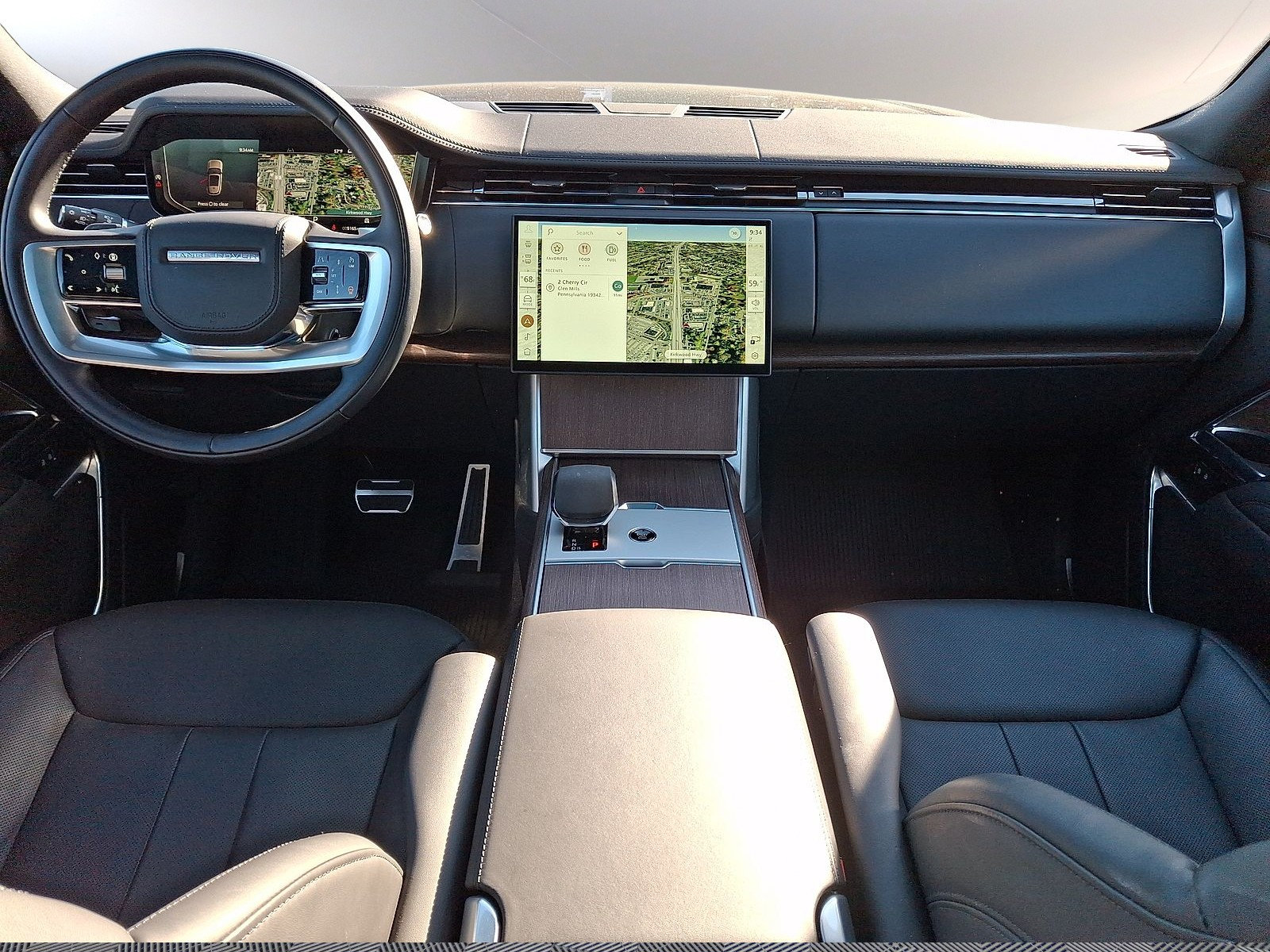 Certified 2025 Land Rover Range Rover SE AWD/4WD image 3