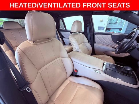 Used 2023 Lexus LS 500 w/ Accessory Package (Z2) RWD image 13