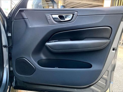 Used 2019 Volvo XC60 T6 Momentum w/ Premium Package image 22