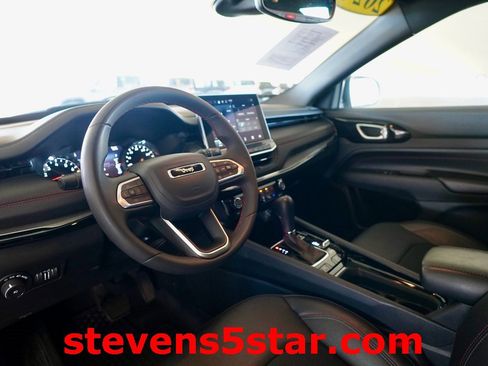 Used 2024 Jeep Compass Trailhawk image 8