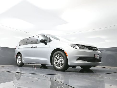 New 2026 Chrysler Voyager LX image 39