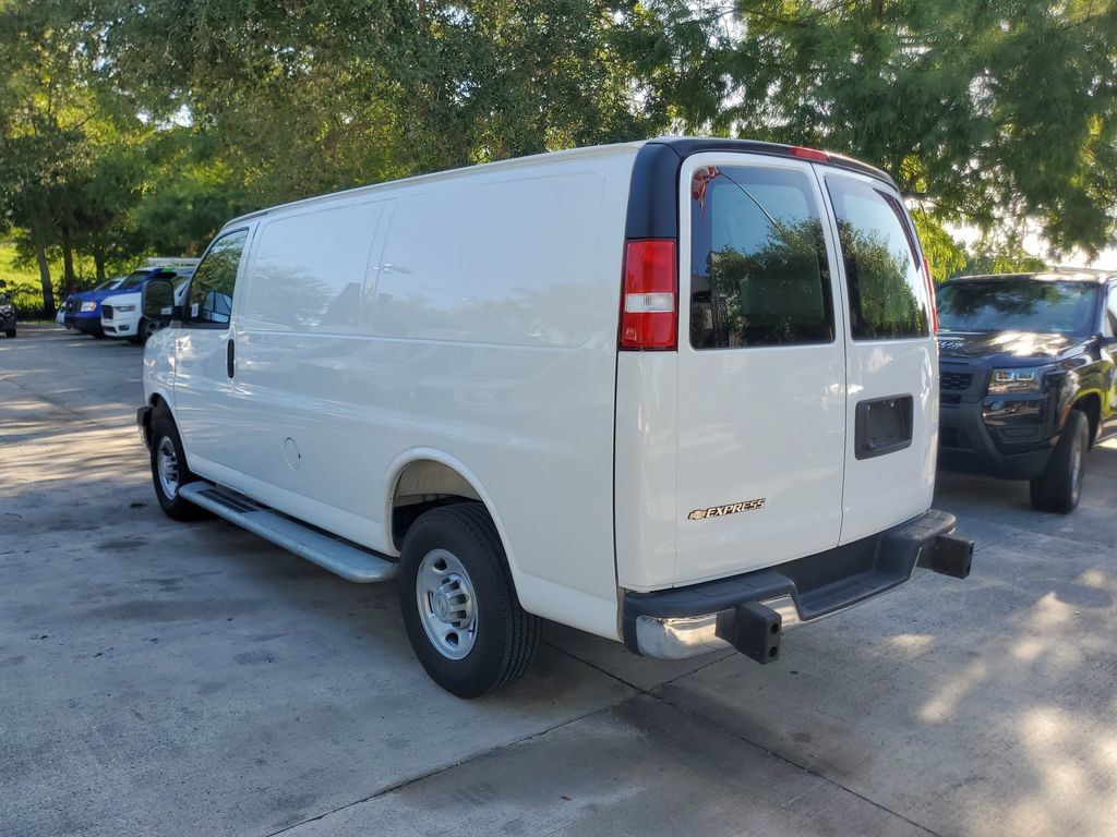 Used 2025 Chevrolet Express 2500 w/ Driver Convenience Package RWD image 4