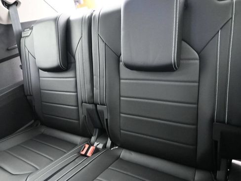 Used 2024 Volkswagen Atlas SEL AWD/4WD image 30